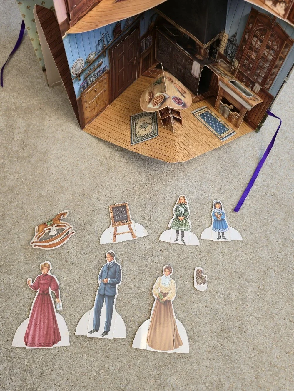 Three Dimensional Victorian Doll House Fold Out with Paper Dolls - Picture 5 of 9